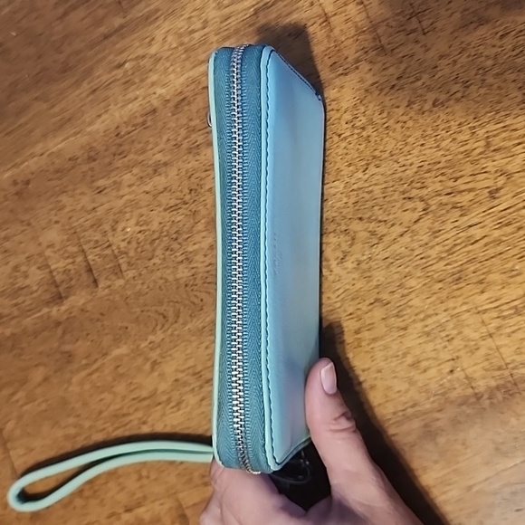 Fossil Mint Green wristlet - Picture 6 of 16